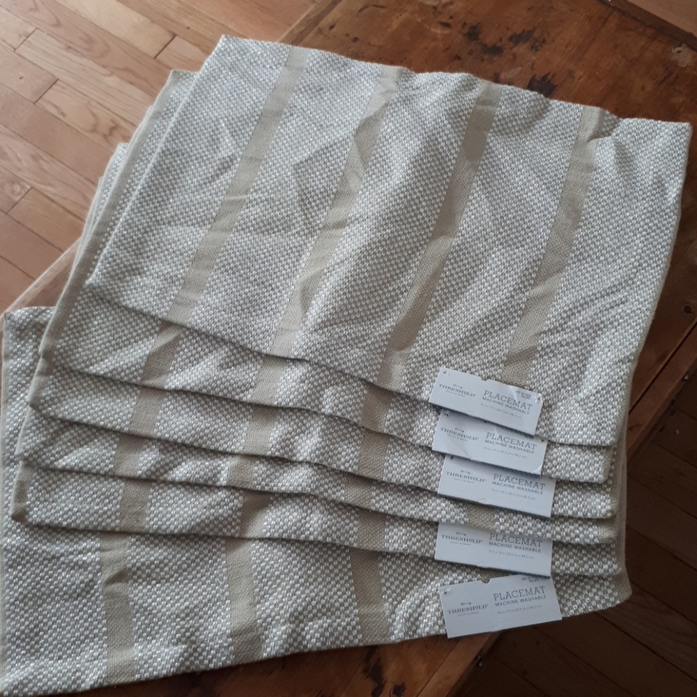 Six NWT placemats. Jute and cotton.